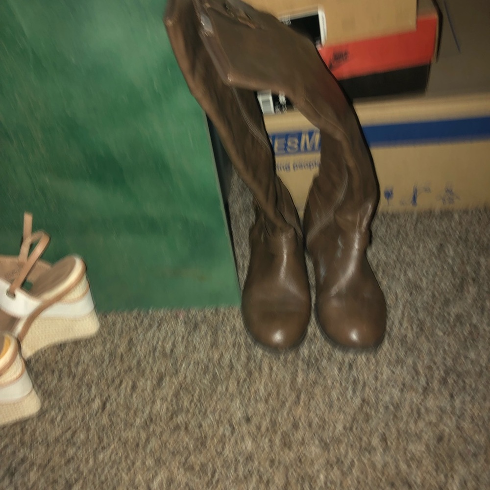 Women’s brown leather boots size 7